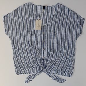 *NWT* Universal Thread button up Top